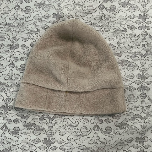 3 pieces Winter beanie set! 🧢❄️❄️ EACH INDIVIDUALLY IS $4!! - Picture 9 of 12